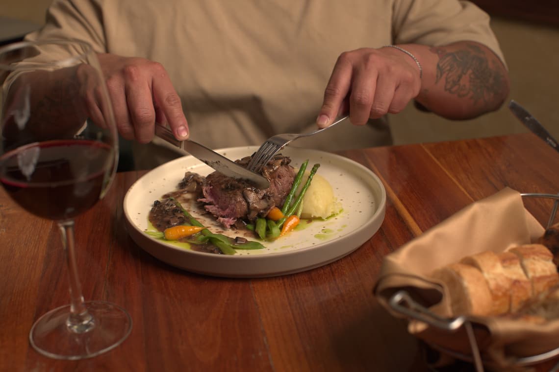 Corte de carne con puré